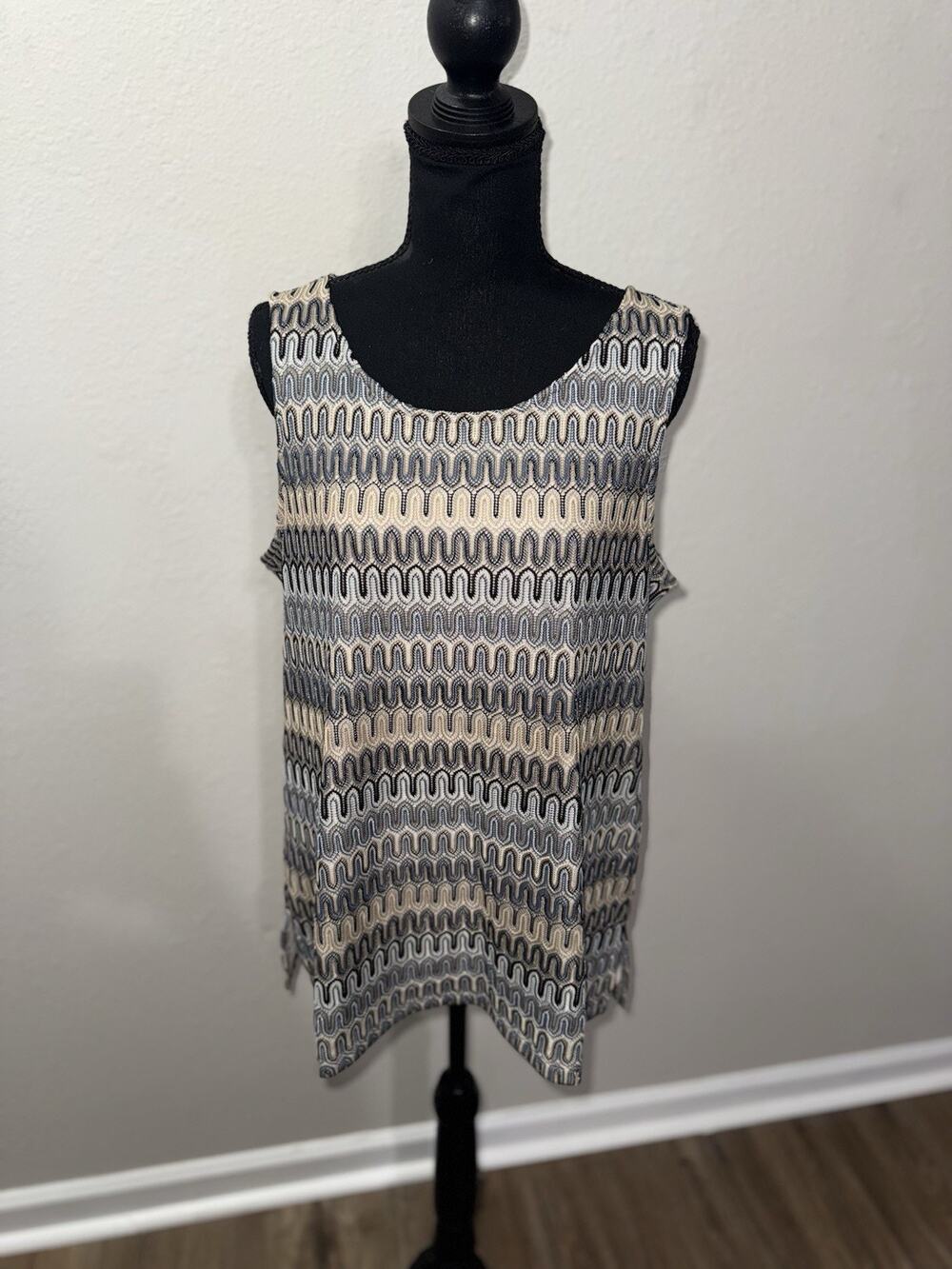Chico's Tank Top Womens Size 2 L Large Tan Blue Geometric Knit Shell Sleeveless